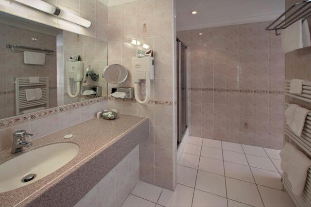 Regency Hotel Дуглас Экстерьер фото